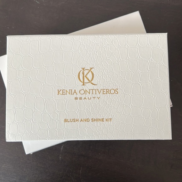 Kenia ontiveros blush and shine kit - Picture 2 of 4